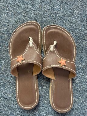 Brown Starfish Detail flipflops